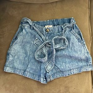 Paperbag shorts size medium